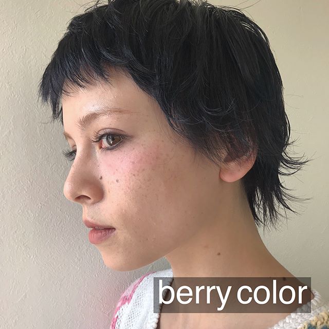 担当シオリ @shiori_tomii 深いberry colorにしましたかわいすぎて写真が選べません#abond #shiori_hair #ベリーカラー#高崎美容室